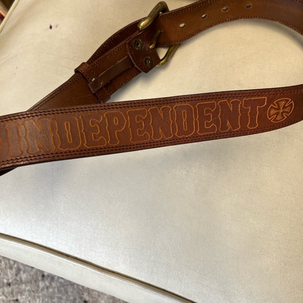 Men’s Independent  Brown Leather Belt with Brass Accents smaller size euc